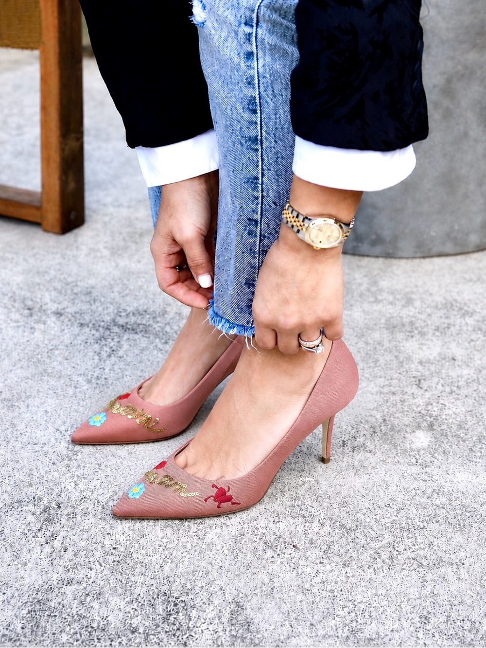 Dolce & Gabbana Sequin Embroidered Grossgrain Belluci Je T'Aime Mamma Pumps Heel